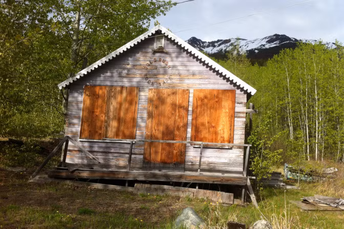 Trên thực tế, trong suốt 4 năm rao bán, cũng có không ít người có ý muốn mua thị trấn Bradian nhưng họ đã nhanh chóng thay đổi ý định khi nhận ra chi phí để bảo tồn thị trấn sẽ còn tốn kém hơn rất nhiều lần.