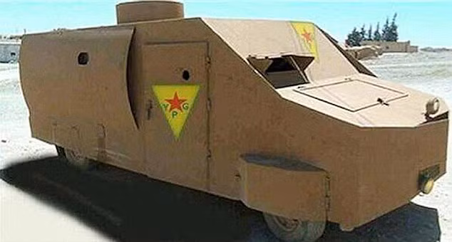 Chiếc xe bọc thép trông hầm hố và rất chắc chắn...