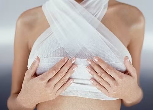 Bat ngo voi ly do nang nguc lam dep cua me don than