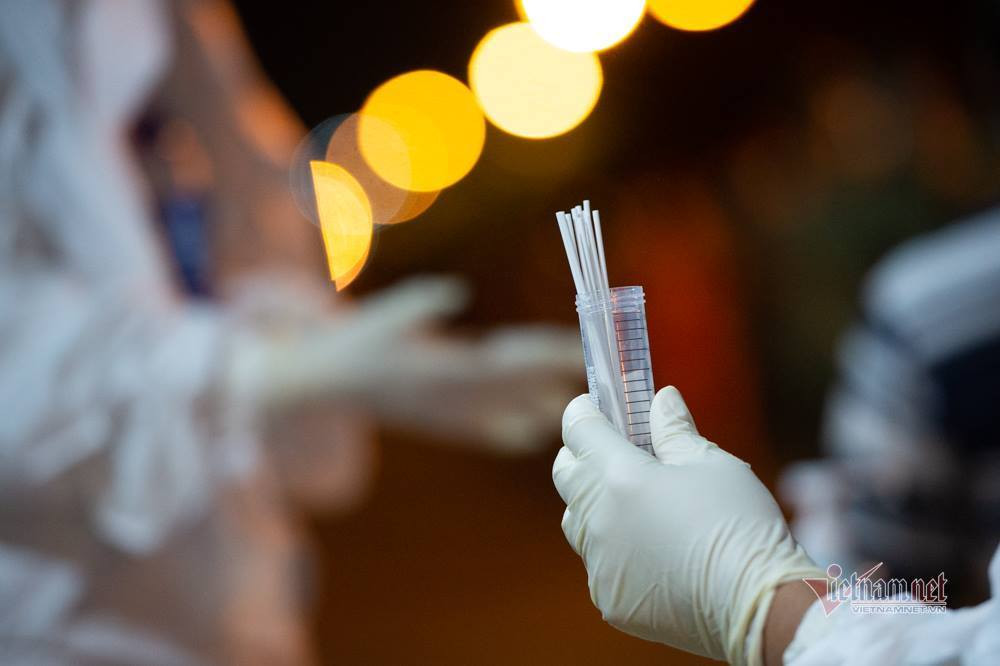 Phuong co nhieu ca Covid-19, quan Binh Tan xet nghiem 57.000 nguoi trong dem-Hinh-5