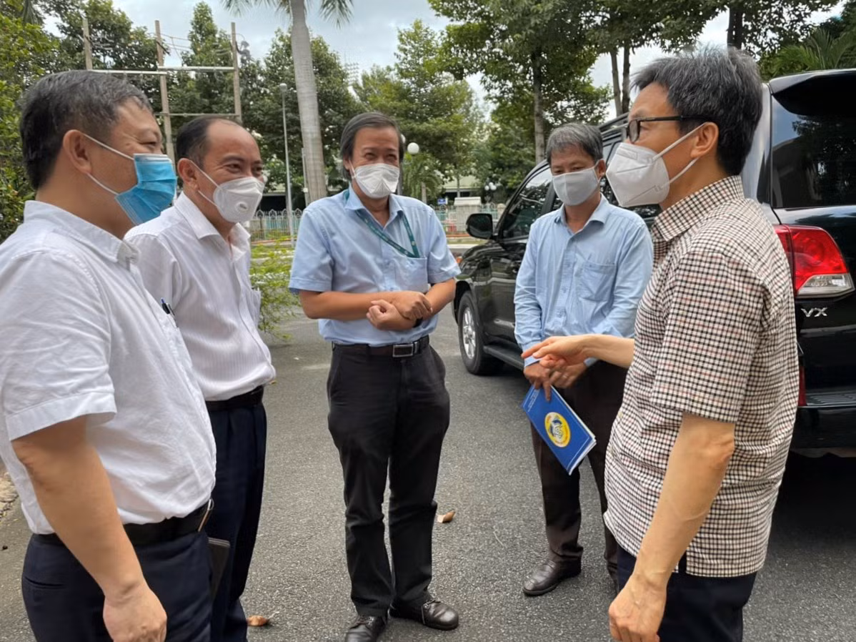 Pho thu tuong: Nguoi nhiem SARS-CoV-2 chua phai benh nhan-Hinh-2