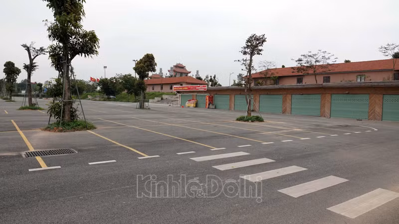 Và tạm dừng các hoạt động kinh doanh, dịch vụ tại Khu di tích lịch sử Đền Hùng, từ ngày 29/3 đến hết ngày 15/4, để phòng, chống dịch Covid-19.