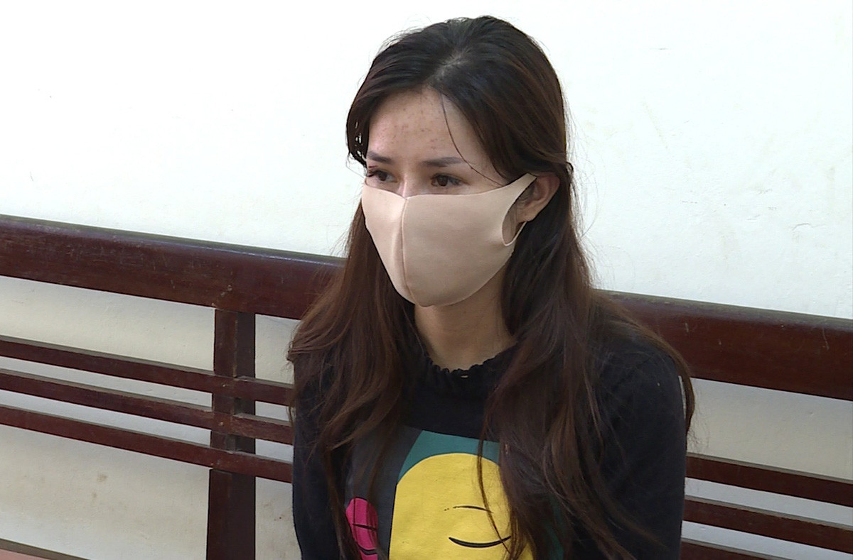 Người phụ nữ xinh đẹp bịt miệng cụ bà 85 tuổi, cướp 36 triệu đồng Nguoi phu nu xinh dep bit mieng cu ba 85 tuoi, cuop 36 trieu dong