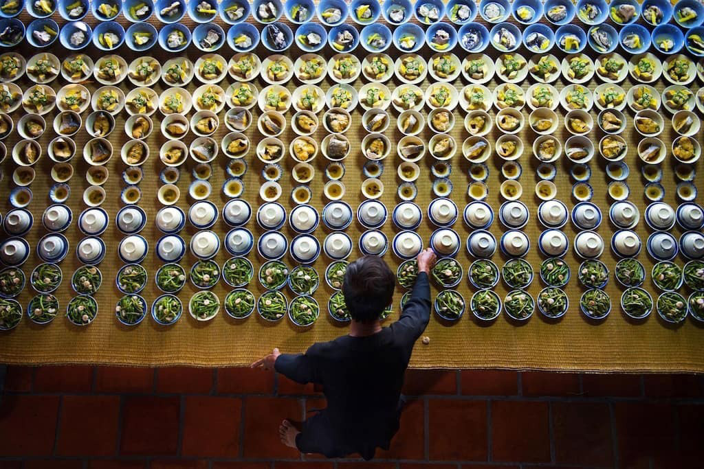 Các món ăn được sắp xếp cẩn thận để chuẩn bị cho một lễ hội diễn ra ở thành phố biển Vũng Tàu. Ảnh: Huu Tam.