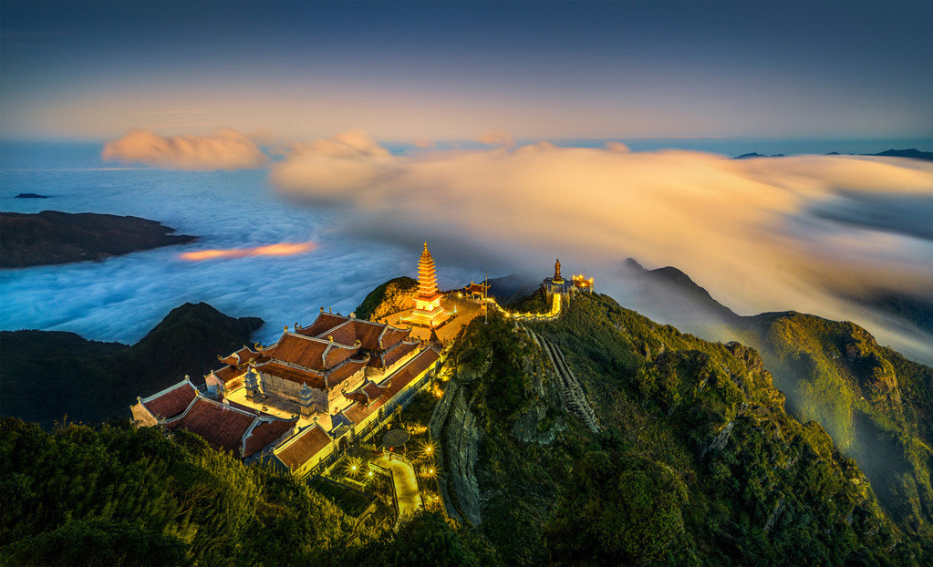 Bức ảnh "Huyền ảo Fansipan" của tác giả Trần Bảo Hòa.