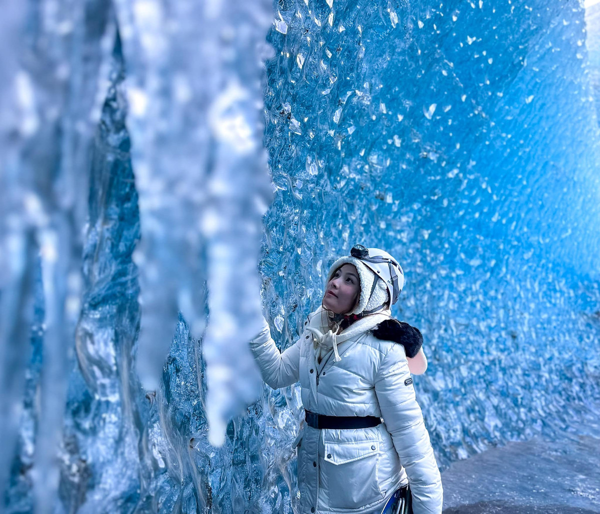 Sông băng ở nơi này đã tạo ra một số kỳ quan vô cùng đẹp mắt bao gồm các đầm phá, sông nhỏ, hẻm núi ngoạn mục và thác nước rộng lớn và đặc biệt là các động băng liên tục thay đổi hình thái.