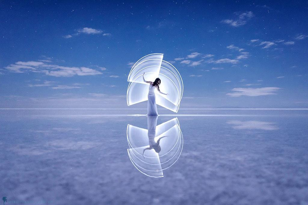 10. Cánh đồng muối Salar de Uyuni (hay Salar de Tunupa) lớn nhất thế giới, với diện tích 10,582 km². Nó nằm ở tỉnh Daniel Campos, phía tây nam Bolivia, ở độ cao 3.656 mét trên mực nước biển. Ảnh BLV Travel