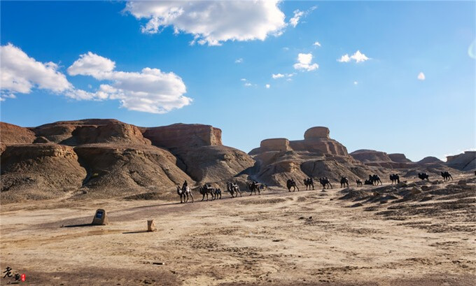 Bước vào "Thành phố Ma Quỷ," du khách như lạc vào một thế giới khác, nơi mà thiên nhiên và huyền thoại giao thoa, tạo nên một bức tranh kỳ bí và đầy cuốn hút.