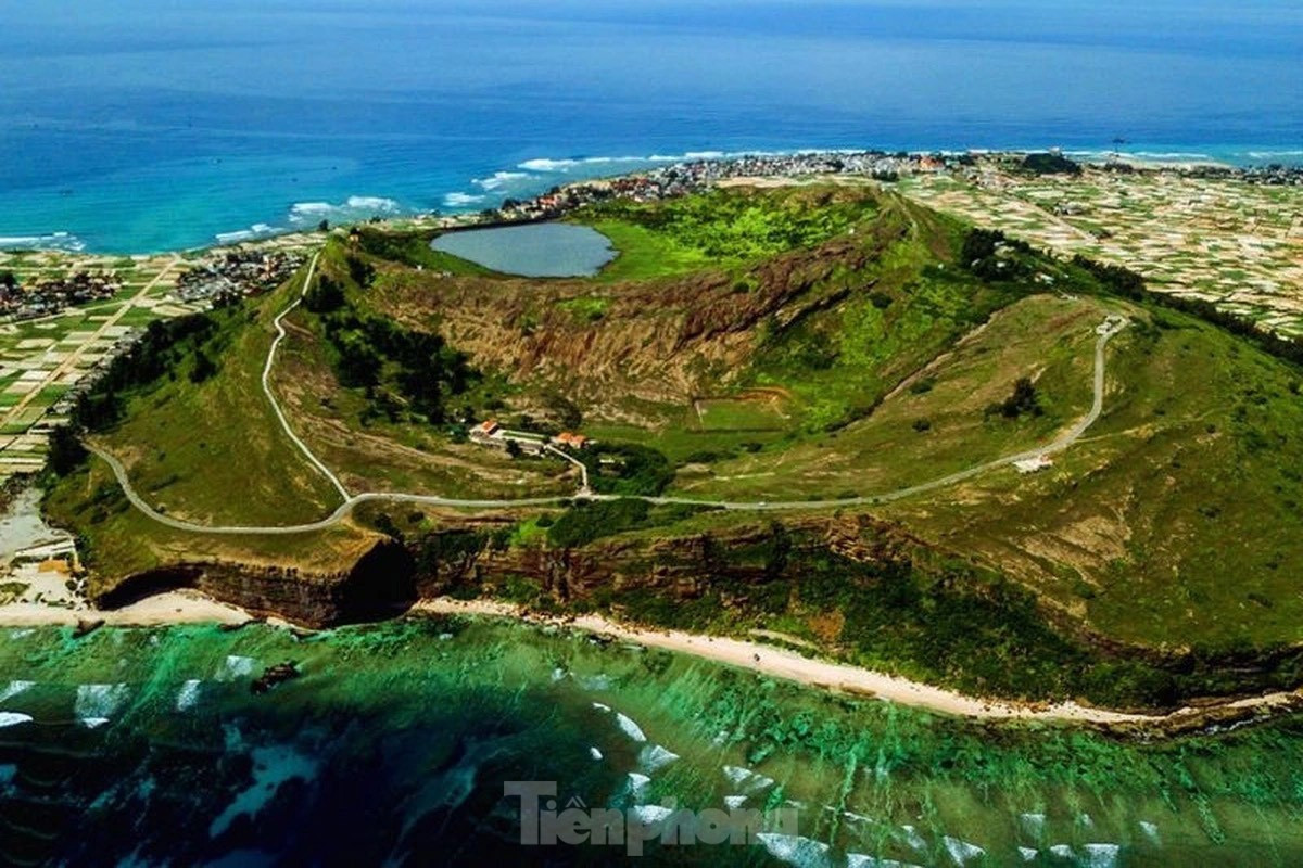 Tháng 1/2020, Bộ VH-TT&amp;DL quyết định xếp hạng di tích quốc gia đối với 21 di tích trên cả nước. Trong đó, có 2 di tích là danh lam thắng cảnh núi Giếng Tiền và núi Thới Lới.