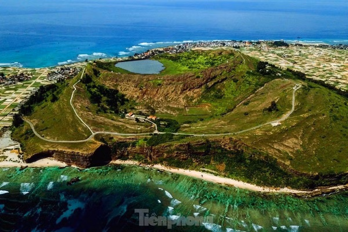 Tháng 1/2020, Bộ VH-TT&amp;DL quyết định xếp hạng di tích quốc gia đối với 21 di tích trên cả nước. Trong đó, có 2 di tích là danh lam thắng cảnh núi Giếng Tiền và núi Thới Lới.