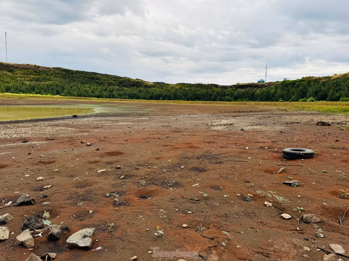 br/> Ngoài việc tạo nên những di sản địa chất độc đáo, dung nham núi lửa bị phong hóa đã hình thành nên nền đất đỏ bazan chứa nhiều khoáng chất.