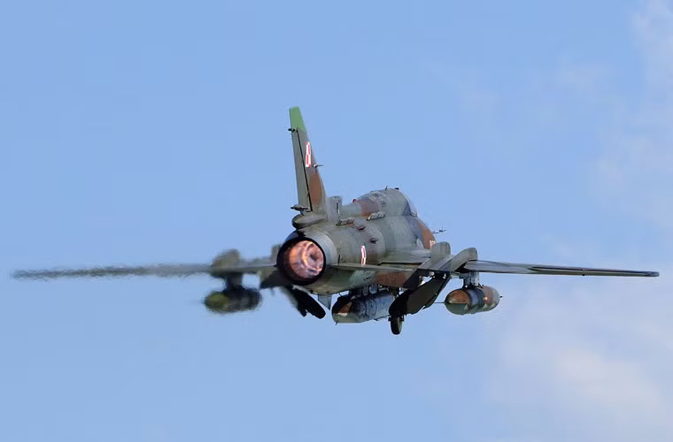 Su-22M4 đạt tốc độ 1.400km/h ở độ cao thấp và 1.860km/h ở độ cao lớn; tầm bay 1.150km với 2 tấn vũ khí, trần bay 14.200m, vận tốc leo cao 230m/s.