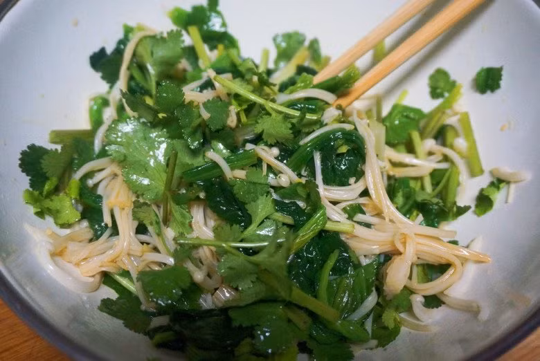 Loai rau re tien lai sieu bo duong, dung luoc hay xao-Hinh-4