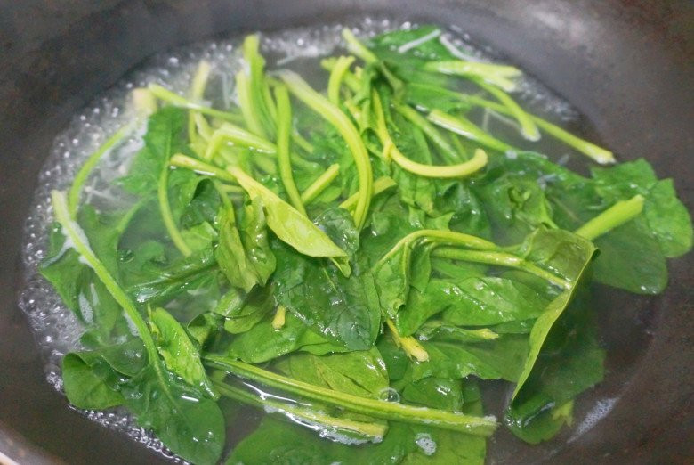 Loai rau re tien lai sieu bo duong, dung luoc hay xao-Hinh-3