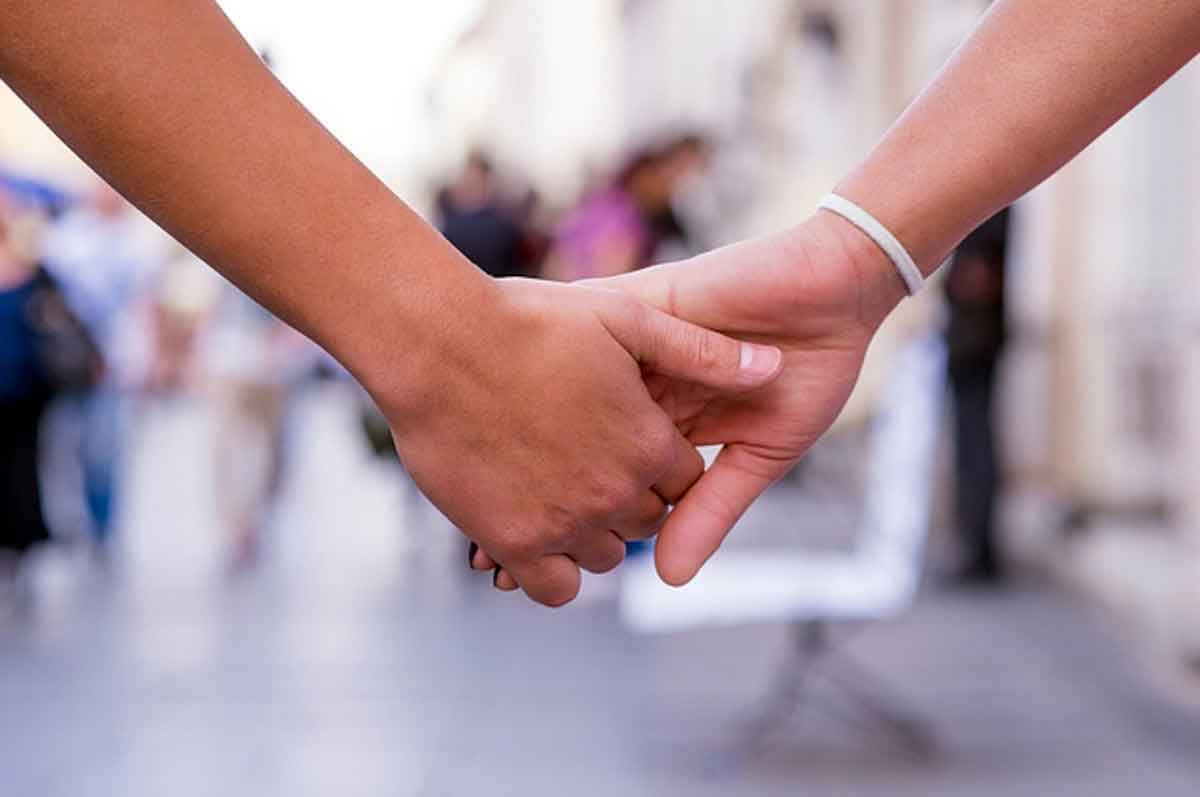 Gia dinh toi ngo ngang khi anh trai dan nguoi yeu ve ra mat