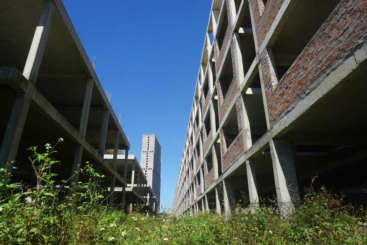 Toàn bộ khu phía Tây của dự án dừng toàn bộ.