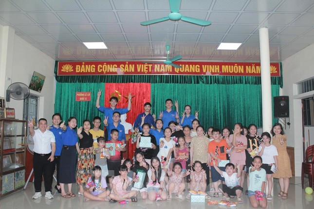 Thực hiện kế hoạch hoạt động Hè năm 2023, Ban Thường vụ Thành Đoàn Vinh, Nghệ An chỉ đạo các cơ sở đoàn phường, xã trực thuộc tổ chức “Tuyên truyền phòng, chống xâm hại trẻ em” cho các em thanh thiếu nhi tham gia sinh hoạt hè tại các nhà văn hoá phường, xã.