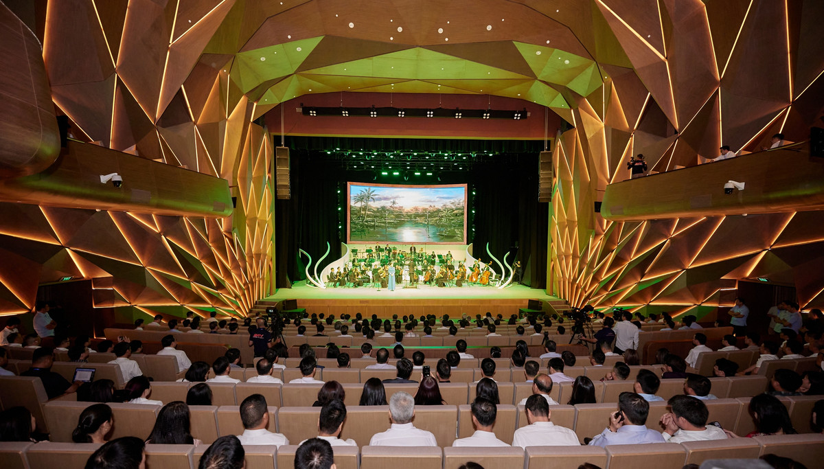 Nhà hát hồ Gươm đi vào hoạt động sẽ đáp ứng nhu cầu hưởng thụ văn hóa, nghệ thuật thẩm mỹ không chỉ cho cán bộ, chiến sĩ Công an nhân dân mà còn cho nhân dân Thủ đô cũng như cả nước.