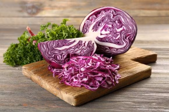 Bap cai tim co gia tri dinh duong the nao so voi bap cai trang?