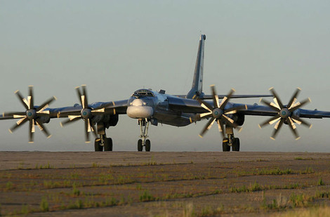 Máy bay ném bom chiến lược Tu-95.
