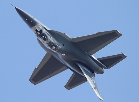 Khán Hòa cho rằng khả năng chiến đấu của L-15 không hề thua kém chiến đấu cơ chuyên nghiệp Su-25 Nga.