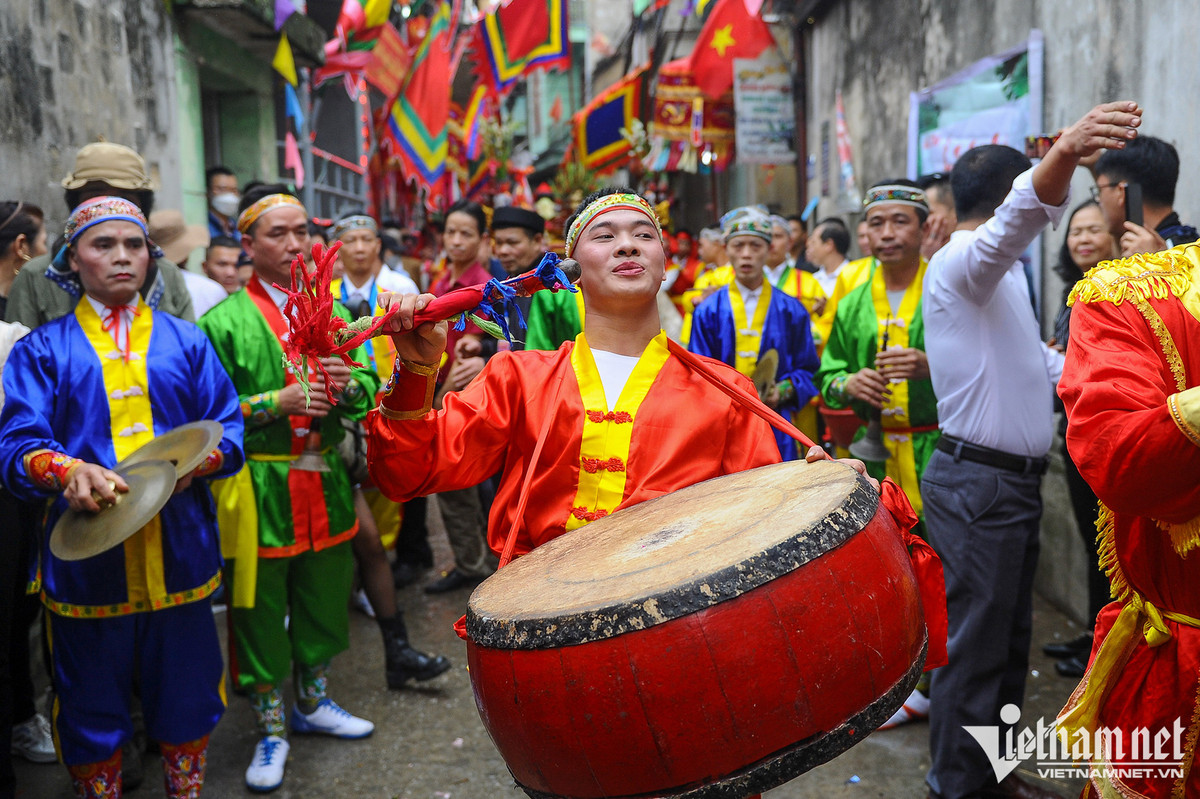 Lễ hội nhằm tôn vinh, tưởng nhớ ông Đào Trí Tiến - người được xem là ông tổ nghề gốm của làng. Vào năm 2012, Lễ hội Thổ Hà đã được Bộ Văn hoá Thể thao và Du lịch công nhận là Di sản văn hoá phi vật thể cấp quốc gia.