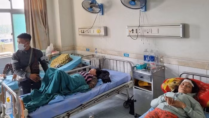 Vu tai nan 16 nguoi thuong vong o Quang Nam: Tai xe xe khach khai gi?-Hinh-2