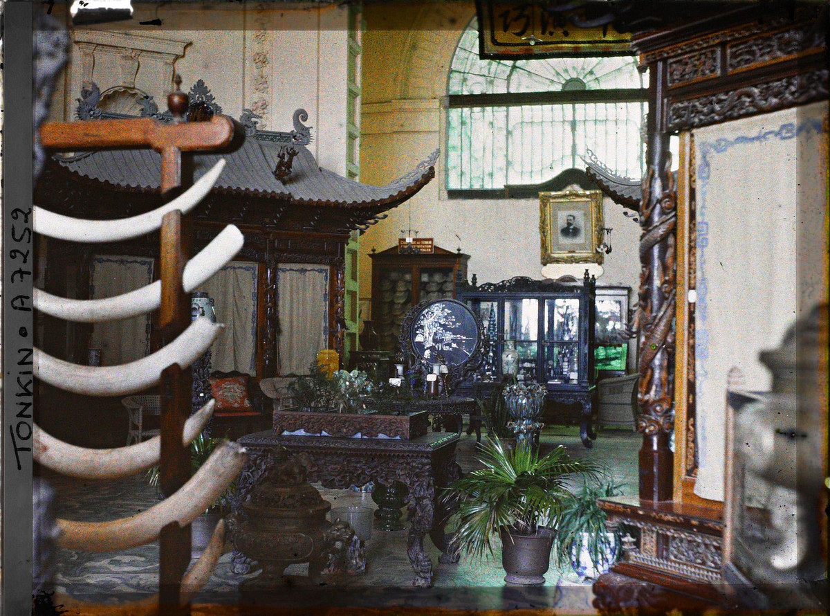 Một gian phòng trong nhà Đấu Xảo. Tòa nhà này bị phá hủy trong Thế chiến II, ngày nay là Cung Văn hóa Lao động Hữu nghị Việt - Xô.