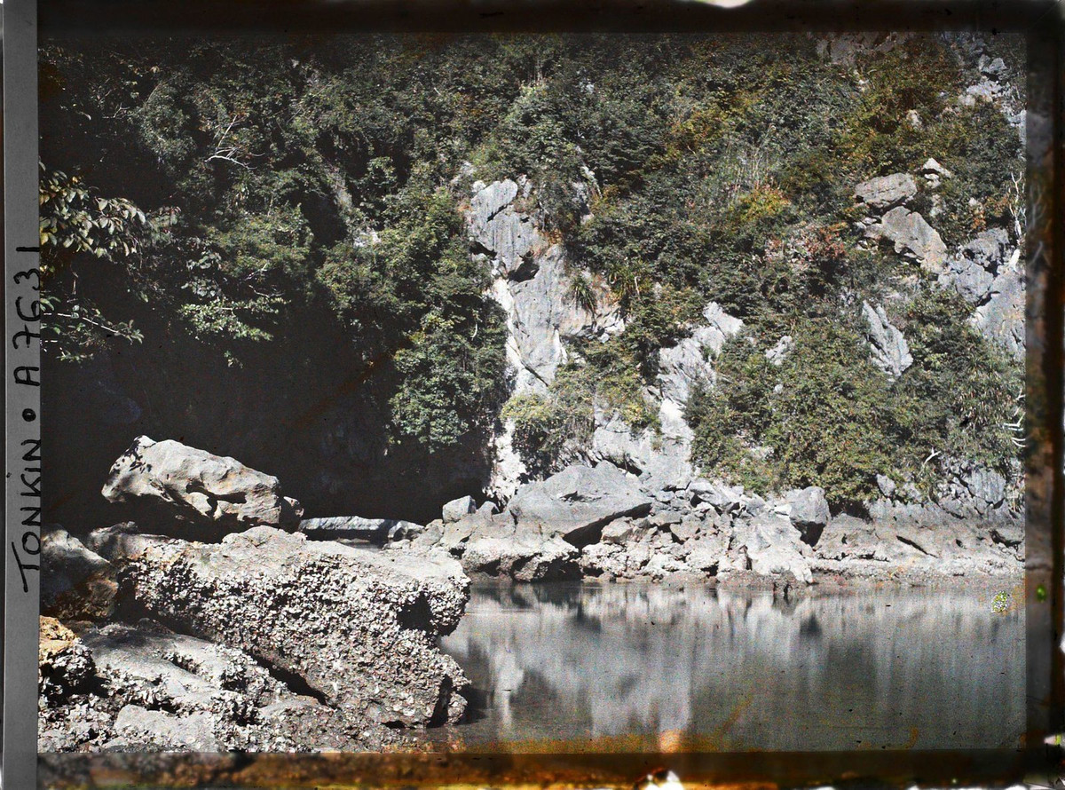 Một số hình ảnh khác về đảo Đầu Bê ở vịnh Hạ Long năm 1916.