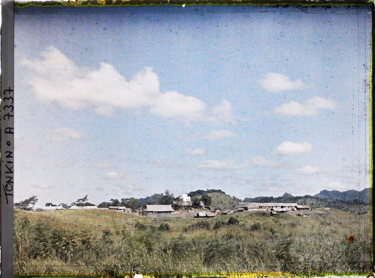 Toàn cảnh bản làng của người Tày ở Bắc Lệ, tỉnh Bắc Giang, nay thuộc huyện Hữu Lũng, tỉnh Lạng Sơn.