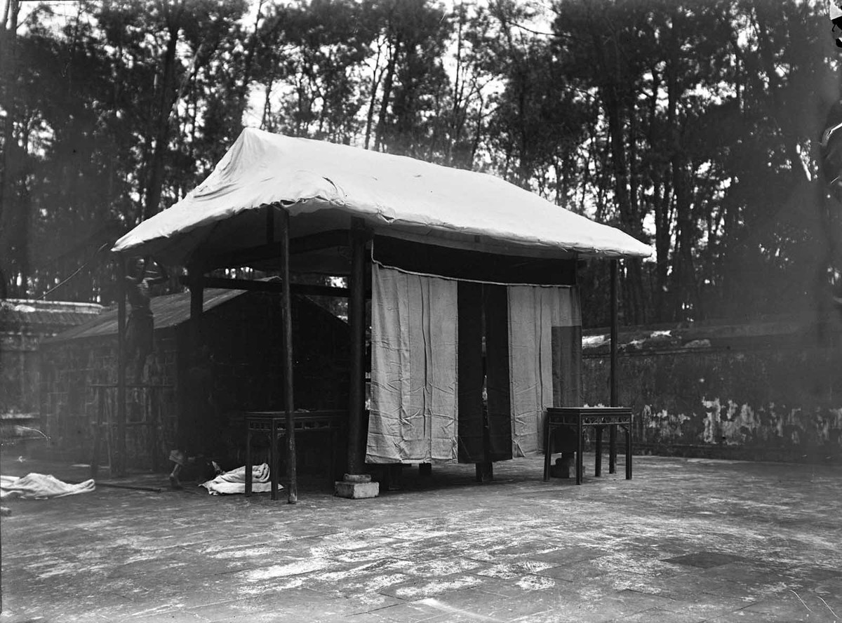 Mộ của Thuận Thiên Cao Hoàng hậu, vợ thứ hai của vua Gia Long, nằm trong quần thể lăng Gia Long.