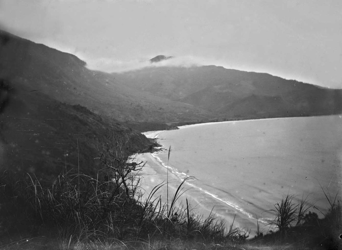 Cảnh quan đèo Hải Vân, trên đường đến Huế.