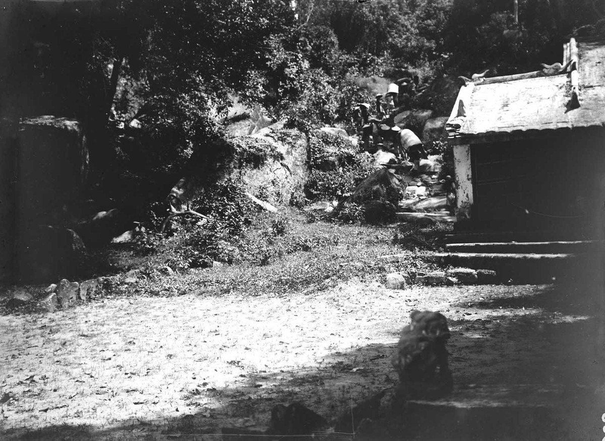 Điểm bắt đầu của tuyến đường mòn vượt đèo Cả, phía Nam Phú Yên.