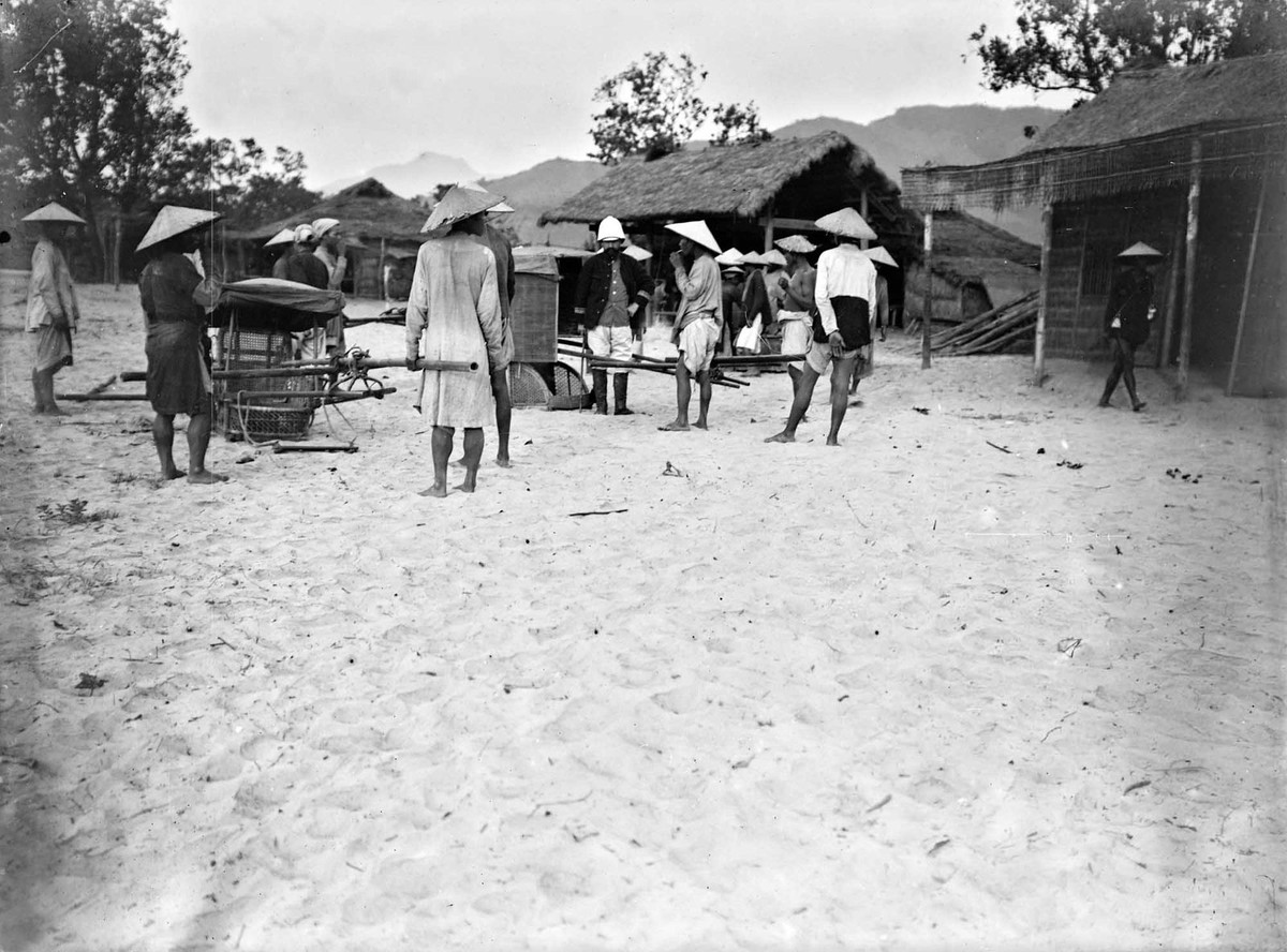 Dừng chân ở làng Lăng Cô, phía Nam của Huế.