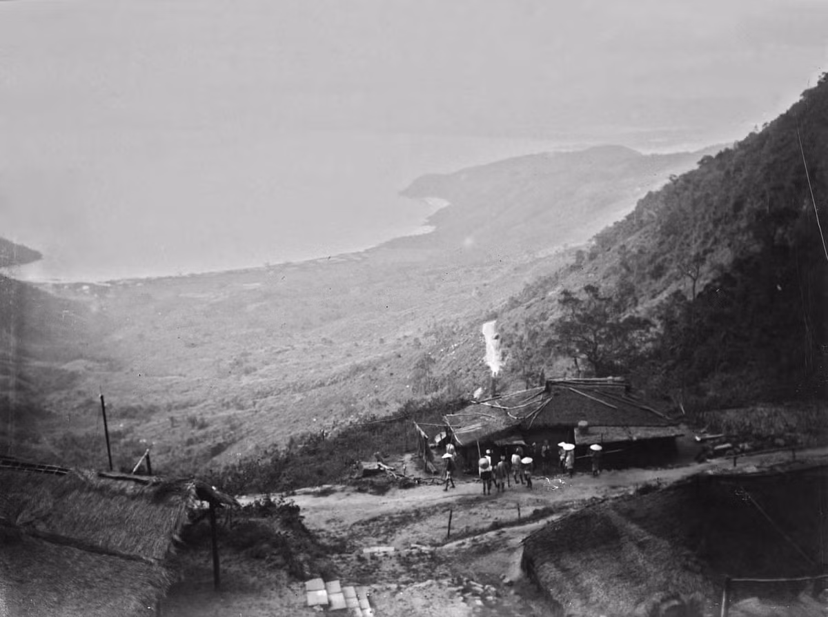 Từ trạm trên đẻo Hải Vân nhìn về Đà Nẵng.