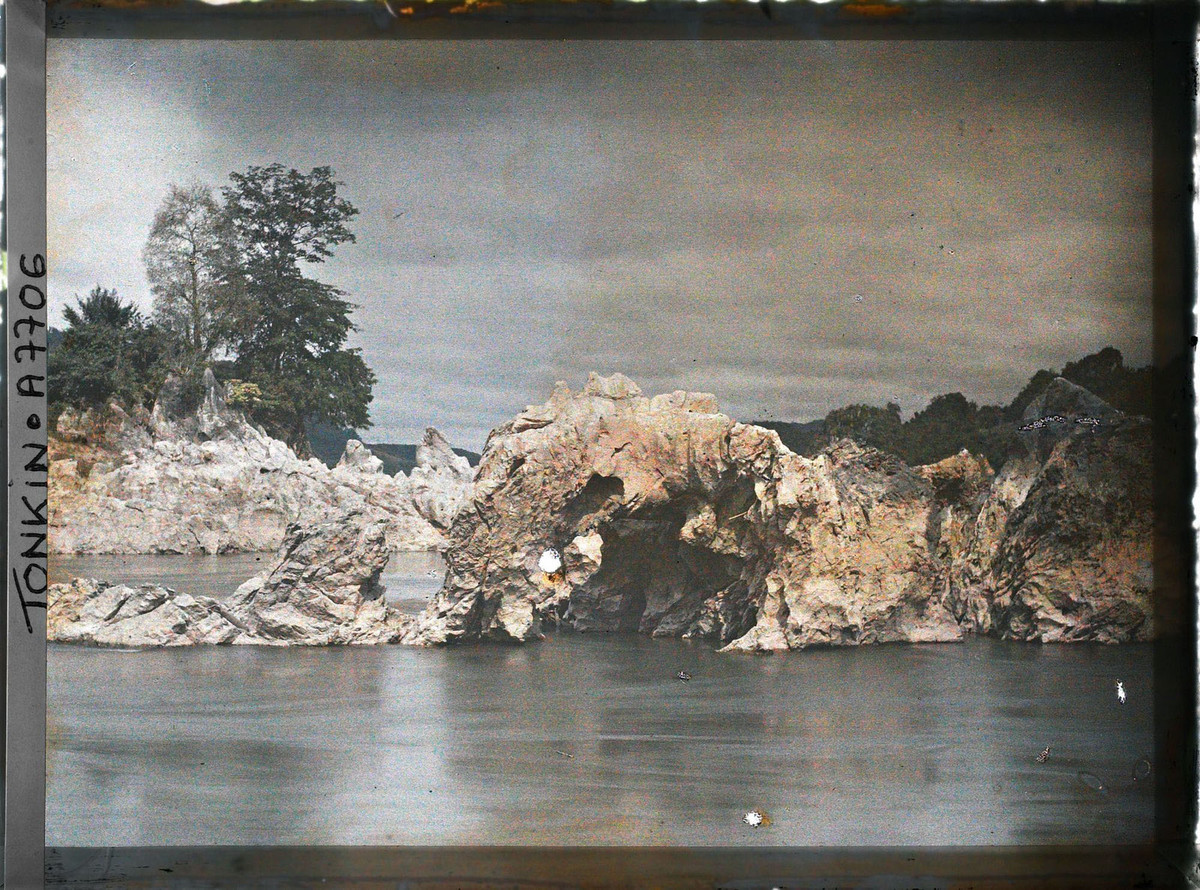 Một số tảng đá có hình thù kỳ lạ.