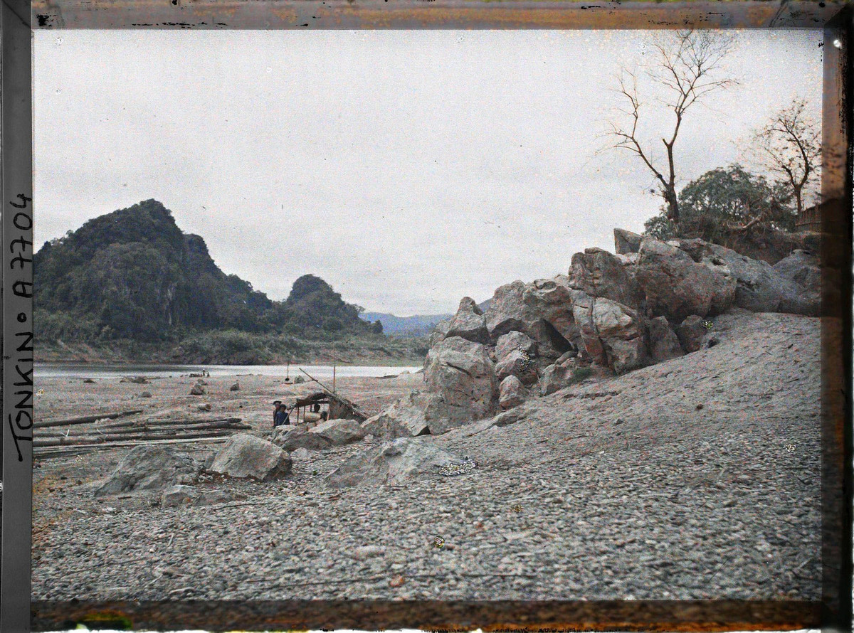 Những tảng đá cuối cùng của ghềnh đá, nhìn về phía thượng nguồn.