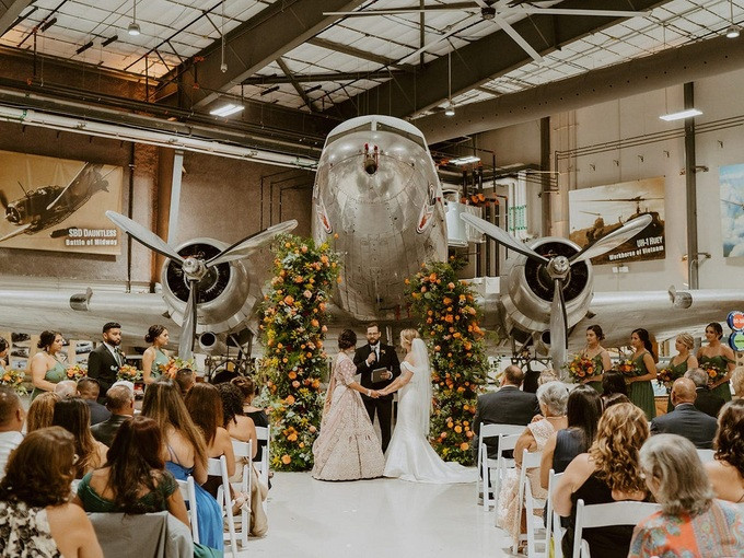 Dam cuoi dac biet cua hai nu tiep vien hang khong gay “sot” mang-Hinh-3