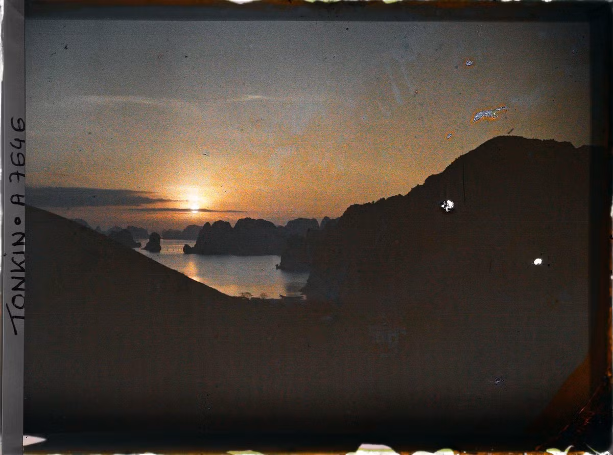 Mặt trời đã nhô lên sau đường chân trời.