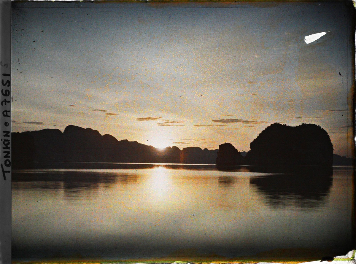 Khoảnh khắc mặt trời ló rạng.