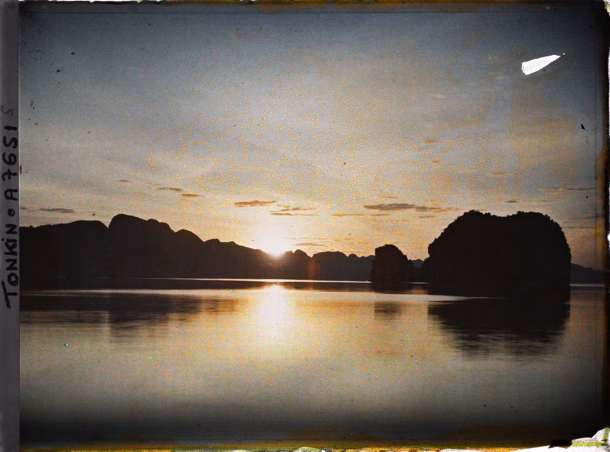 Khoảnh khắc mặt trời ló rạng.