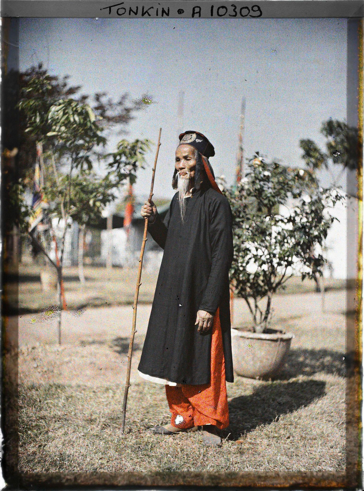 Ông chánh tổng mặc lễ phục.