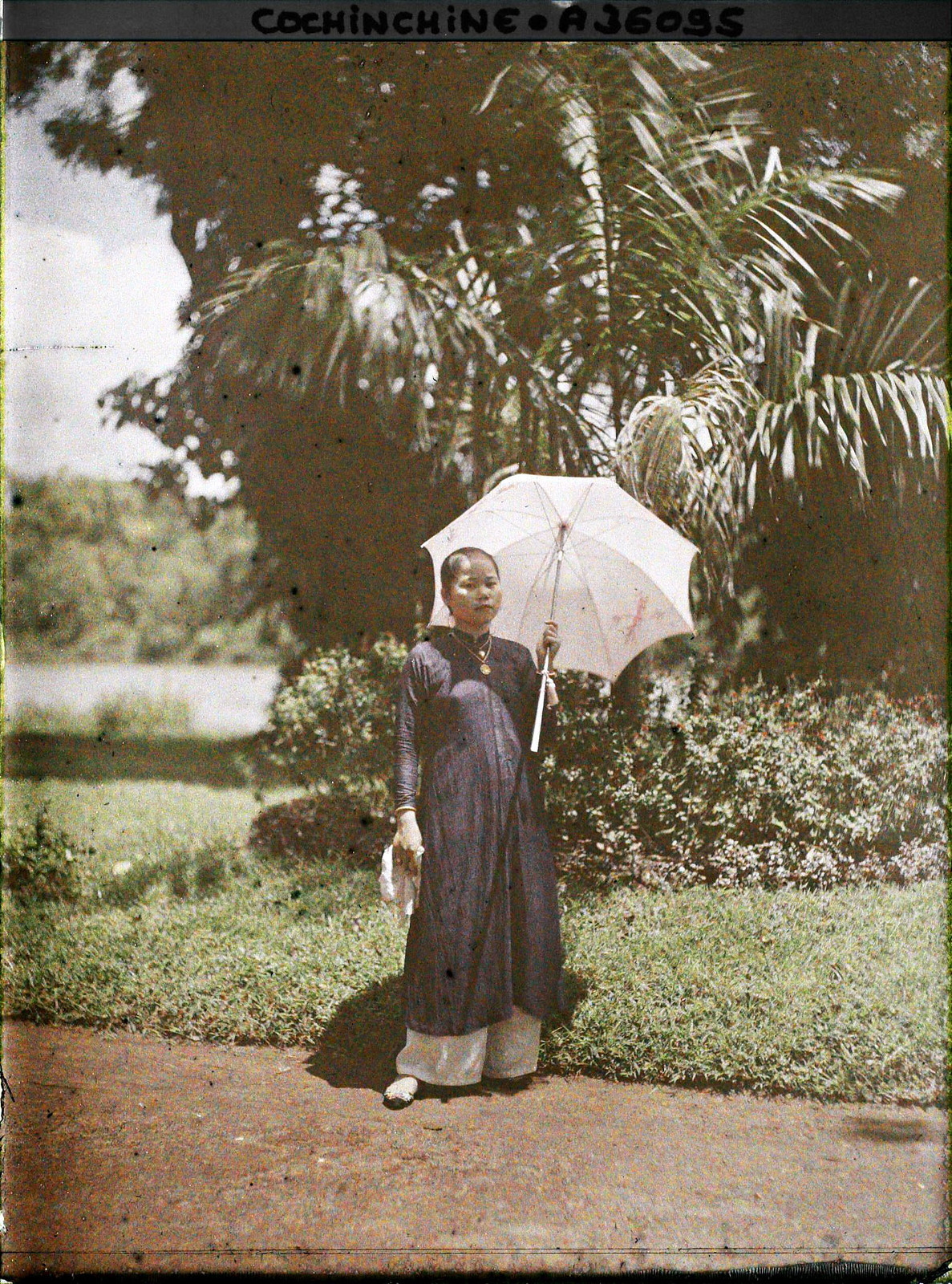 Thiếu nữ trong Thảo Cầm Viên, 1921.