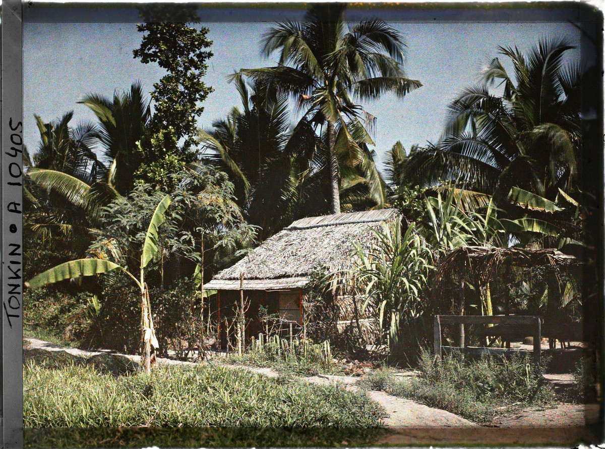 Ngôi nhà lá của một làng ngoại ô Sài Gòn, 1917.