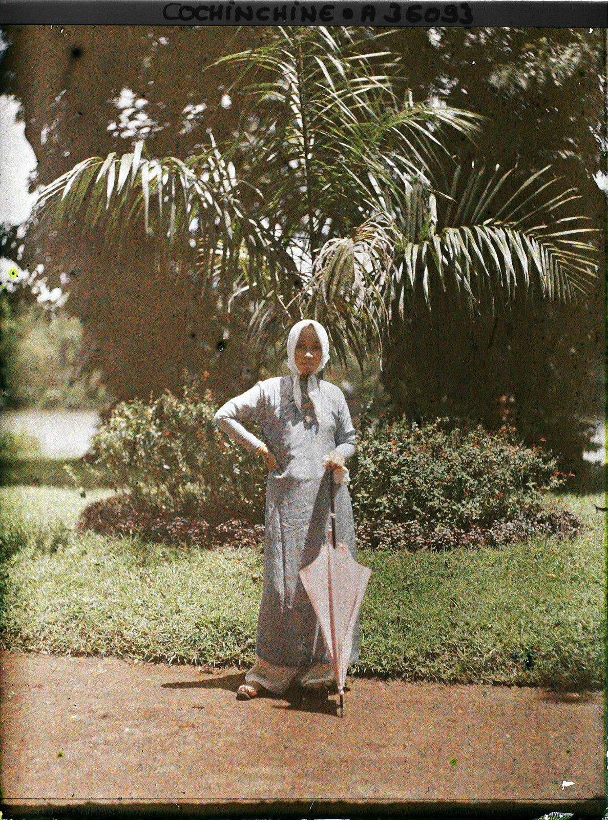 Một số ảnh khác về người đẹp trong Thảo Cầm Viên, 1921.