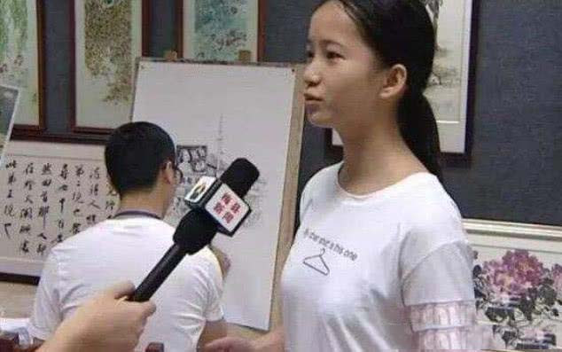 Nu than dong vao dai hoc nam 14 tuoi, gay soc voi quyet dinh nay