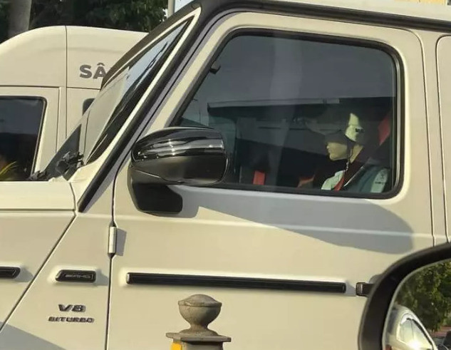 Hiền Hồ lái G63 đi dạo phố, bác tin bị tịch thu xế sang ảnh 2