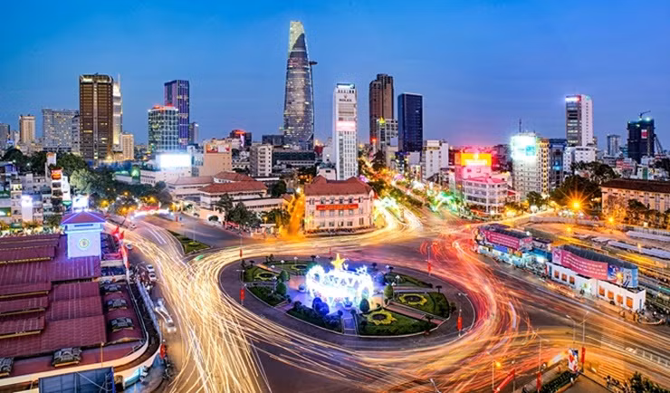 Đến năm 2030, sẽ là thành phố dịch vụ, công nghiệp hiện đại, thành phố văn hóa, đầu tàu về kinh tế số, xã hội số, GRDP bình quân đầu người khoảng 13.000 USD và là trung tâm về kinh tế, tài chính, thương mại, khoa học - công nghệ và văn hóa của khu vực Đông Nam Á.