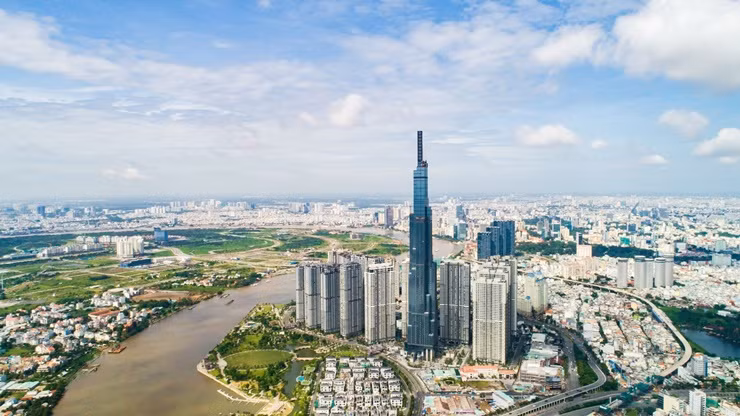 Trong nhiều năm qua, TPHCM luôn là đầu tàu kinh tế của cả nước.