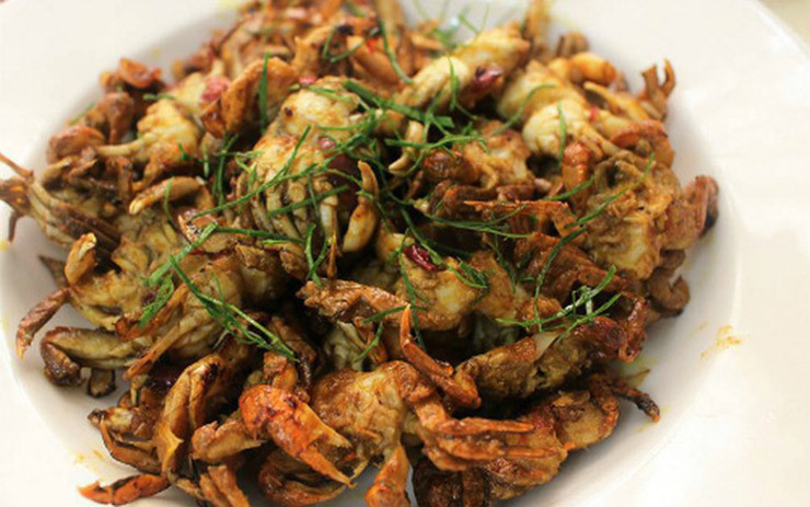 Từ cáy có thể chế biến thành nhiều món ngon như nấu canh rau đay, riêu cáy chan bún, cáy rang muối...